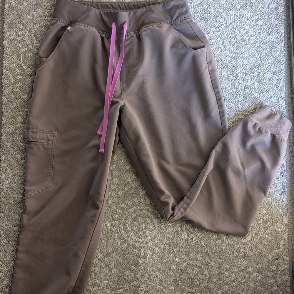 NWOT Medium Figs Zamora High Waisted Joggers- Smokey Taupe